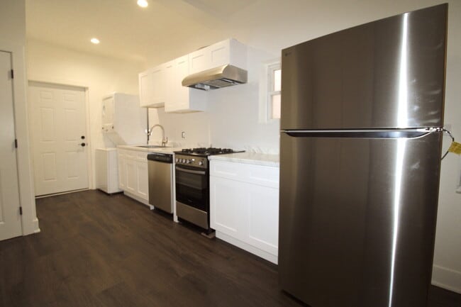 Foto del edificio - 825 N Hermitage Ave