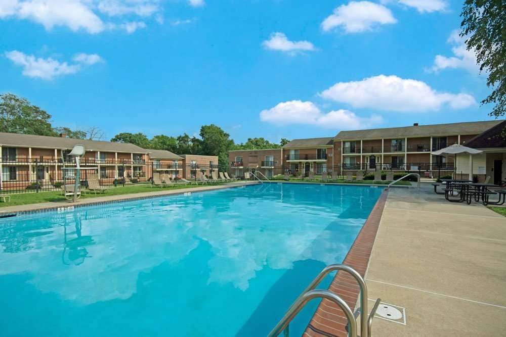 Pool - New Orleans Park Apartments