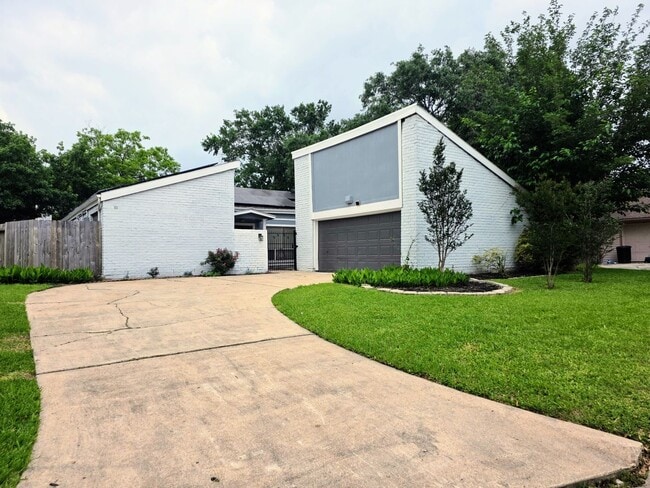 Building Photo - 13906 Ella Lee Ln