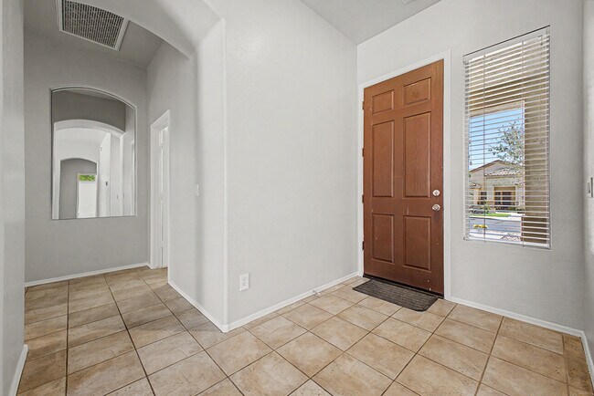 Building Photo - 8634 E Hillview St
