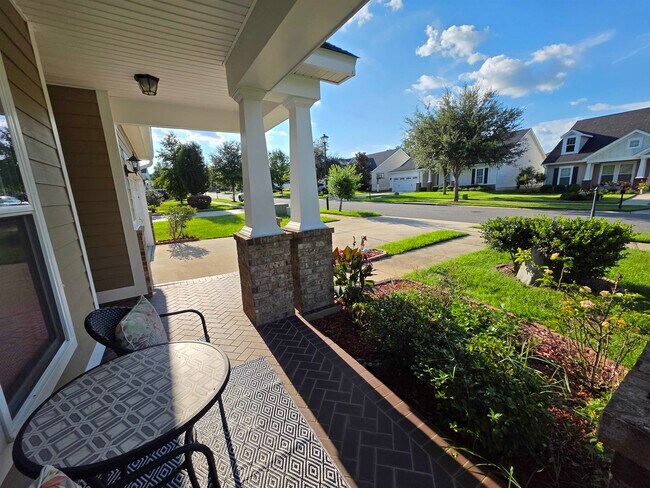 Building Photo - 2521 Lantana Ln