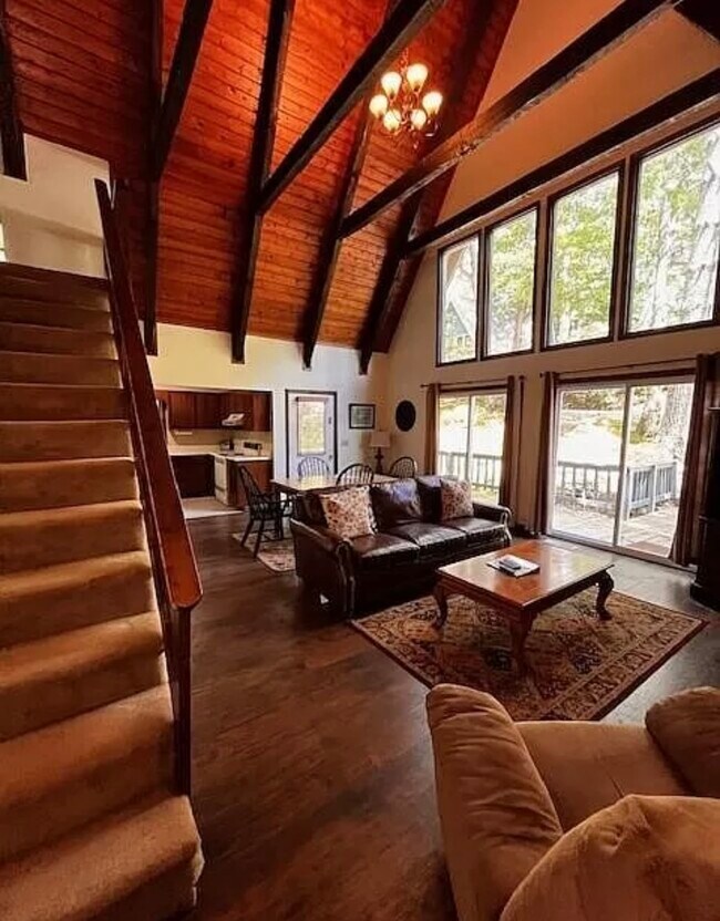 Foto del edificio - 680 Chalet Village Dr