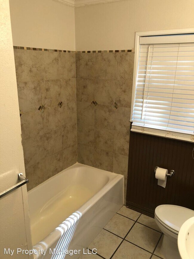 Building Photo - 3 br, 1 bath House - 8956 Hilton