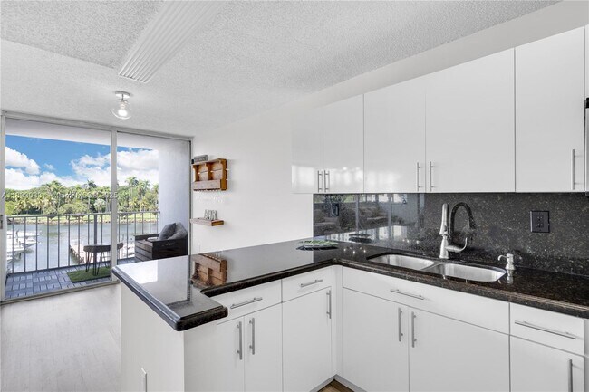 Foto del edificio - 1700 NW N River Dr