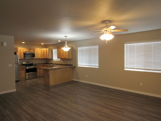 Foto del edificio - Nearly New 2bd/1ba Apartment w/washer/dryer included!