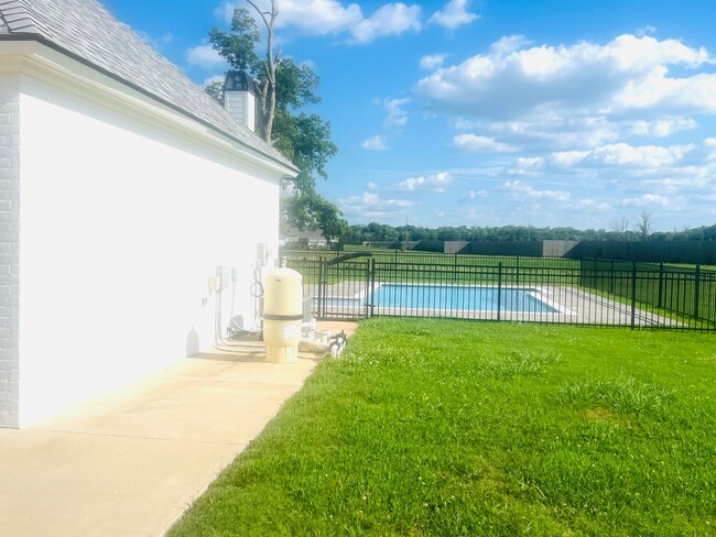 Building Photo - Beautiful Home in Alexandria with a Pool!!