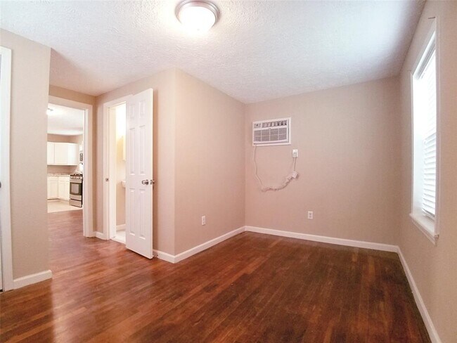 Building Photo - 2104 N Galveston Ave
