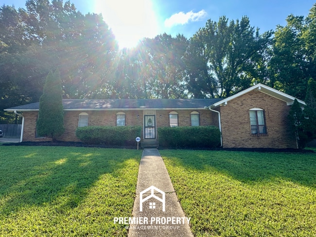 Spacious 4BR/2BA Memphis Home with 2-Car Garage & - Spacious 4BR/2BA Memphis Home with 2-Car Garage &