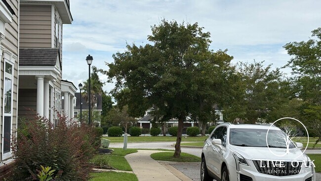 Foto del edificio - 125 Governors Blvd