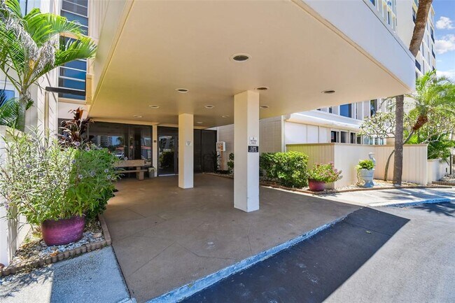 Foto del edificio - 7400 Sun Island Dr S