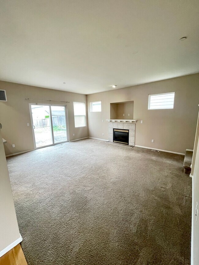Building Photo - 3 Bedroom Home in DuPont