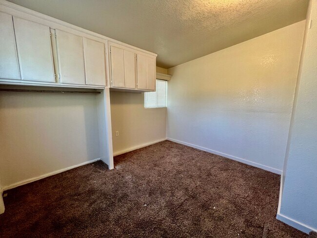 Foto del edificio - Merced: $1700 3 bed 1 bath with spacious y...