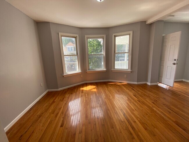 Building Photo - 168 Seymour Ave