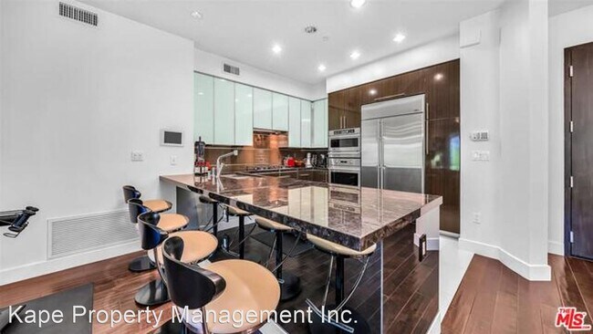 Building Photo - 3 br, 3.5 bath House - 1318 S Roxbury Driv...
