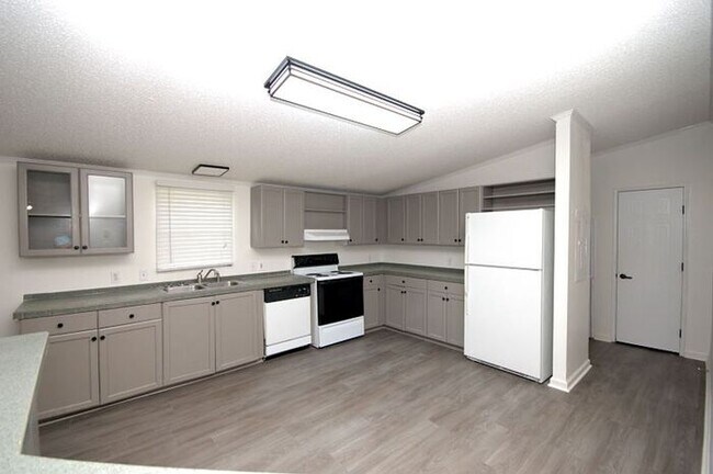 Foto del edificio - 728 Country Club Rd