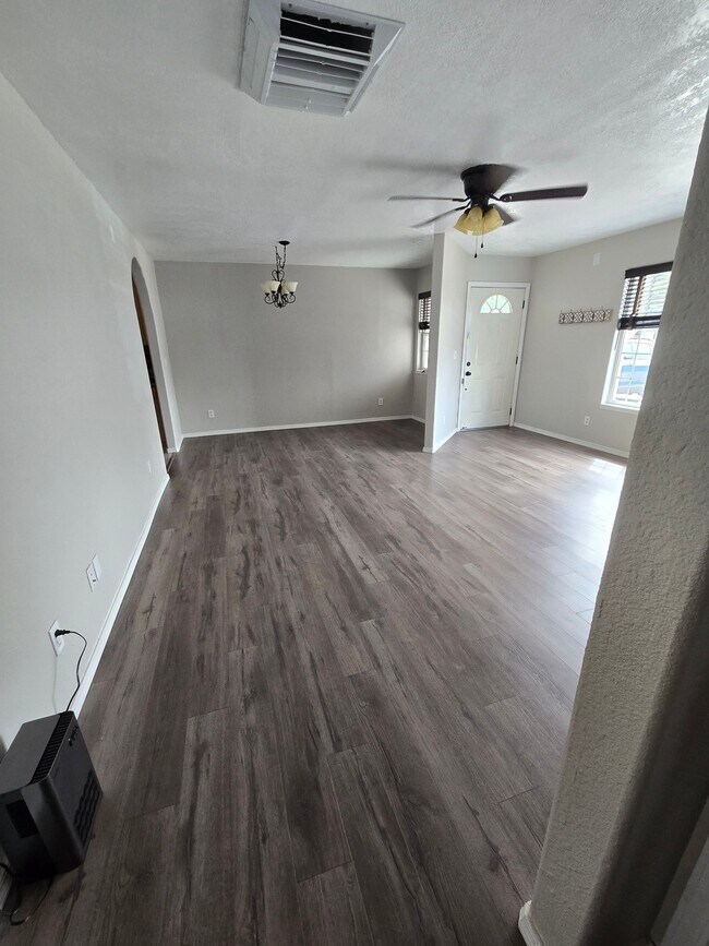 Building Photo - 801 UNIT9 Hacienda Ln