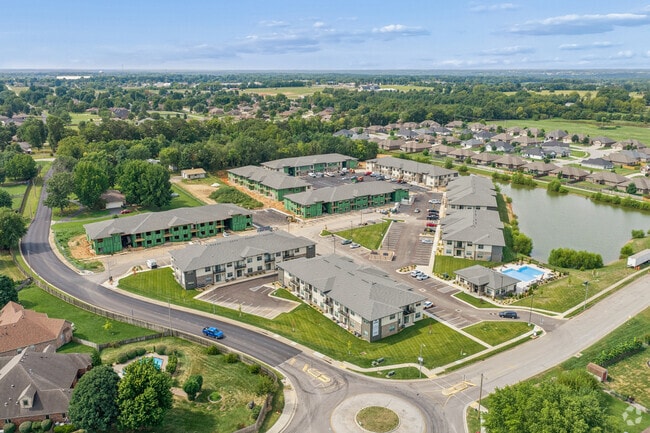 1130 W Northview Rd - The Retreat