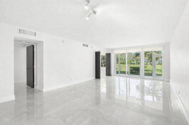 Photo - 500 Oaks Ln Apartment