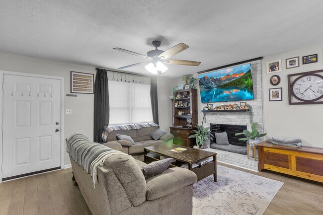 Foto del edificio - 529 W Grantham Rd