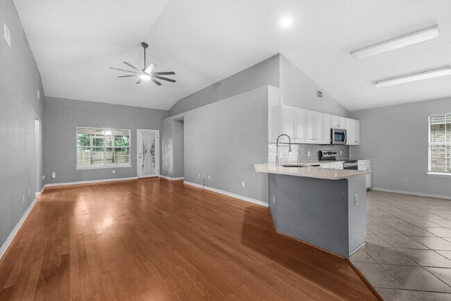 Building Photo - 9761 Leeward Way