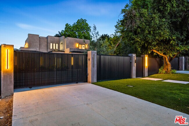 Building Photo - 5826 Corbin Ave