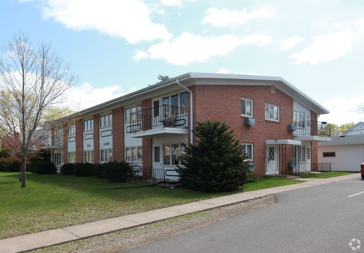 Primary Photo - 221 Lake St
