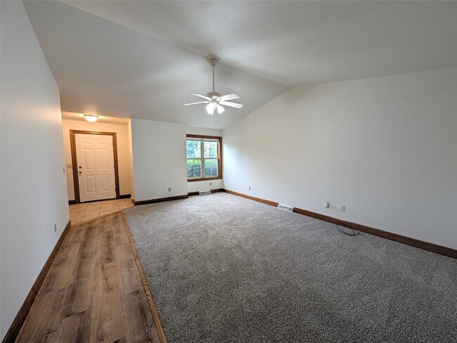 Foto del edificio - 4851 Ridge Pkwy