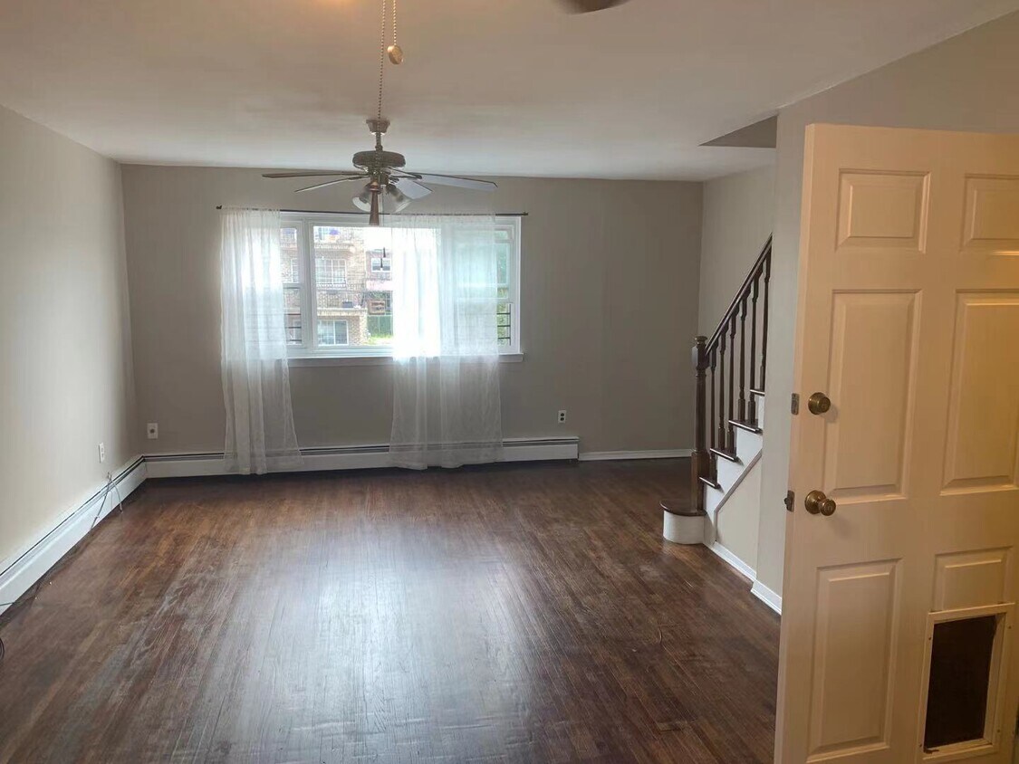 257 Graff Ave, Bronx, NY 10465 Townhouse for Rent in Bronx, NY