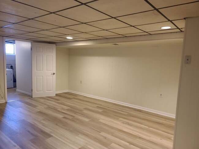 Foto del edificio - 4443 Scotia Rd