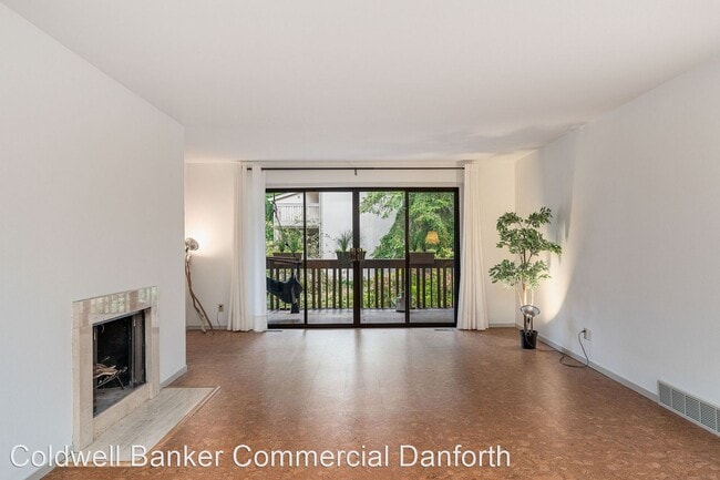 Building Photo - 2 br, 2 bath House - 13730 15th NE, #C 203...