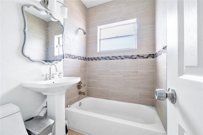 Building Photo - 705 NW 14th Terrace