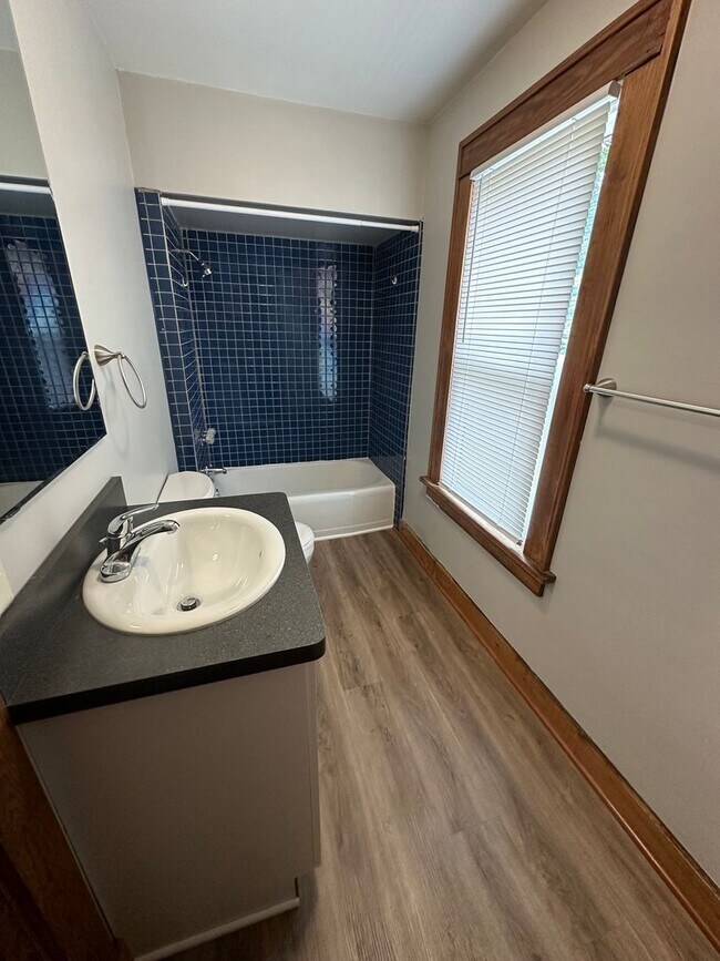 507 Dewey Ave Unit 507 Dewey Ave. (Front), Goshen, IN 46526 Room for