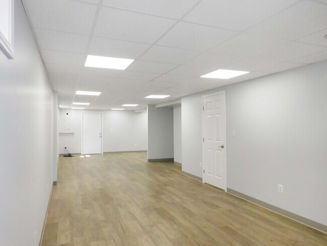 Foto del edificio - 2 Level Single Family Home with Large Back...
