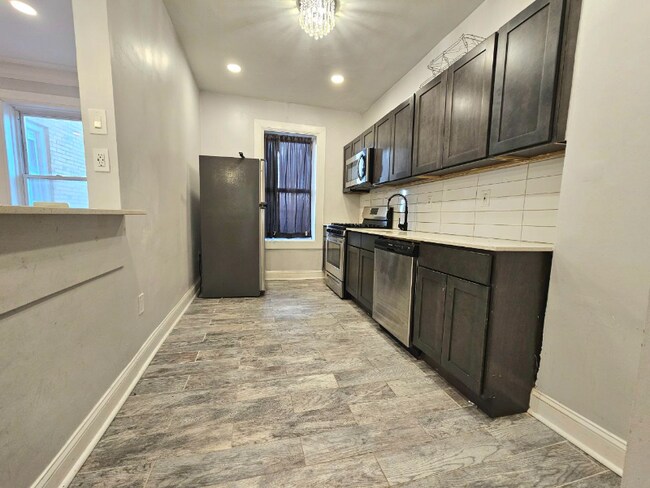 Building Photo - 17 Pingry Pl