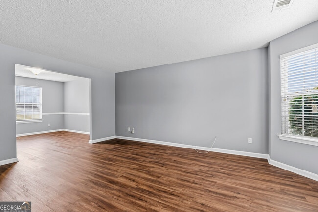 Foto del edificio - 11925 Spring Lake Way