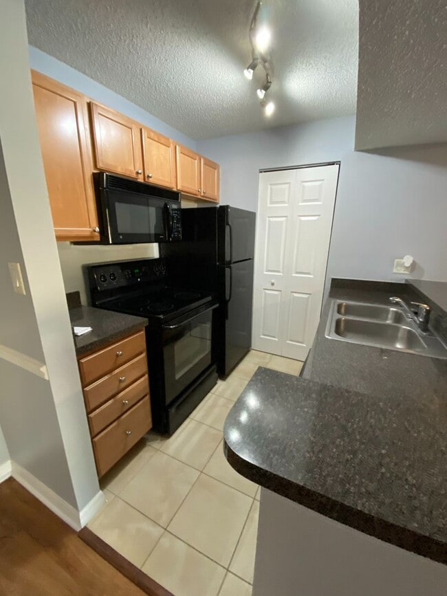 Foto del edificio - Updated 2/2 in the heart of Brandon