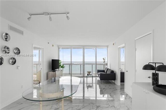 Foto del edificio - 465 Brickell Ave