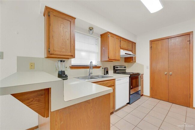 Building Photo - 1604 Avocet Ave W