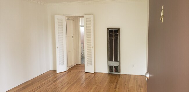 Foto del edificio - 7235 Hampton Ave