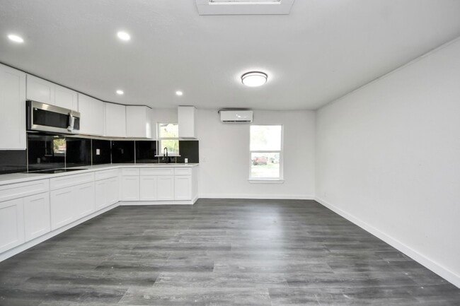 Foto del edificio - 7640 Broadview Dr