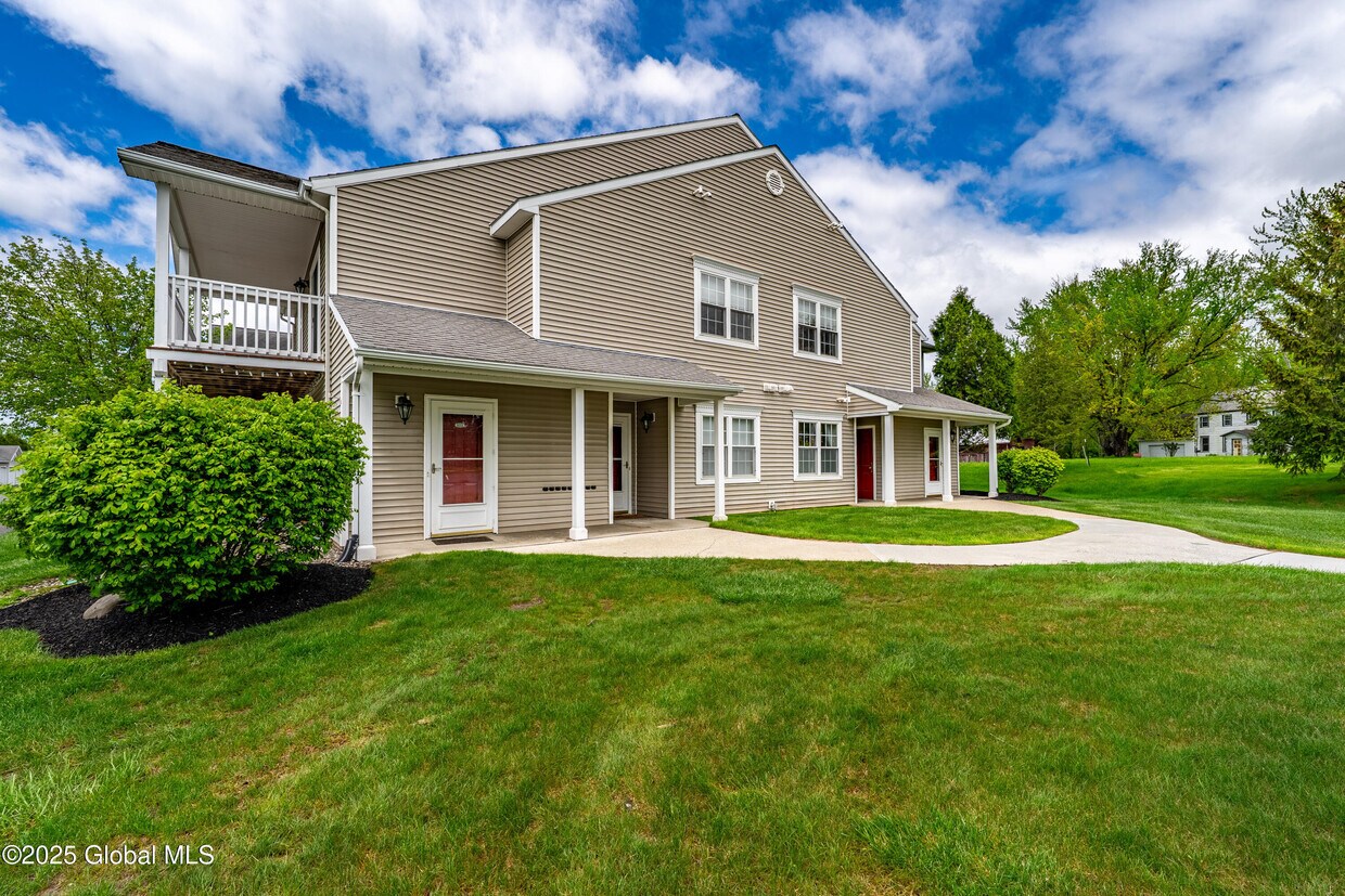Primary Photo - 108 Evergreen Pl