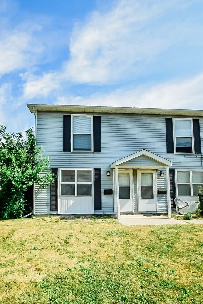 Building Photo - 2225 Yorktowne Dr
