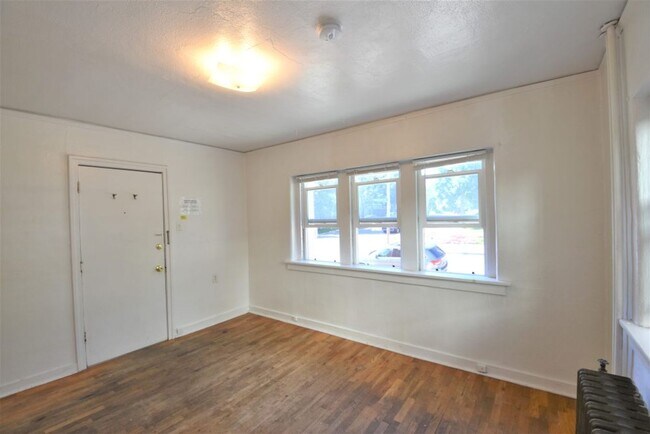 Photo - Studio on the Hill - Available Now! Apartment