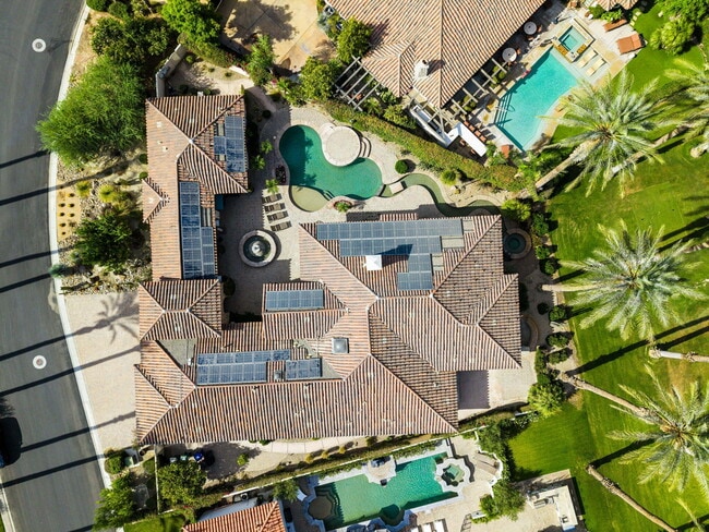 Building Photo - 56985 Village Dr