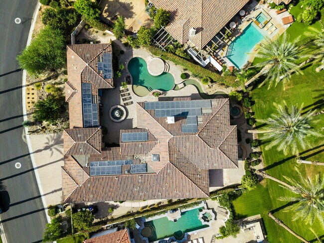 Foto del edificio - 56985 Village Dr