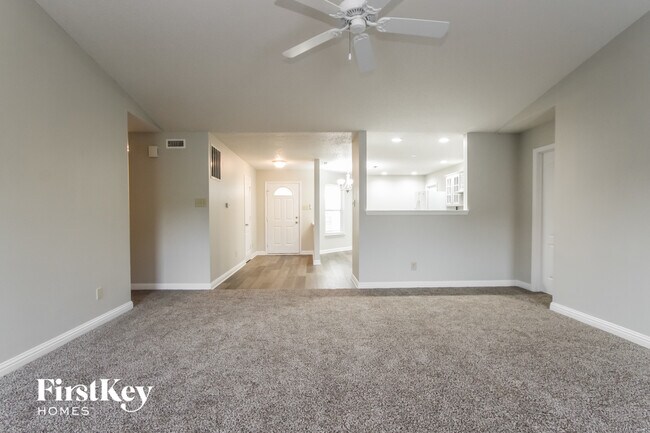 Building Photo - 529 Streamside Dr