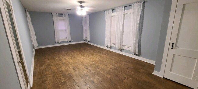 Foto del edificio - 402 Clarksville St