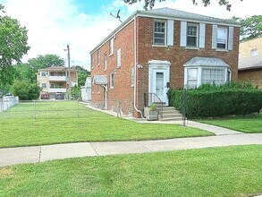 Building Photo - 8700 Trumbull Ave