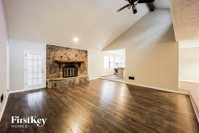 Building Photo - 137 Carrollwood Dr