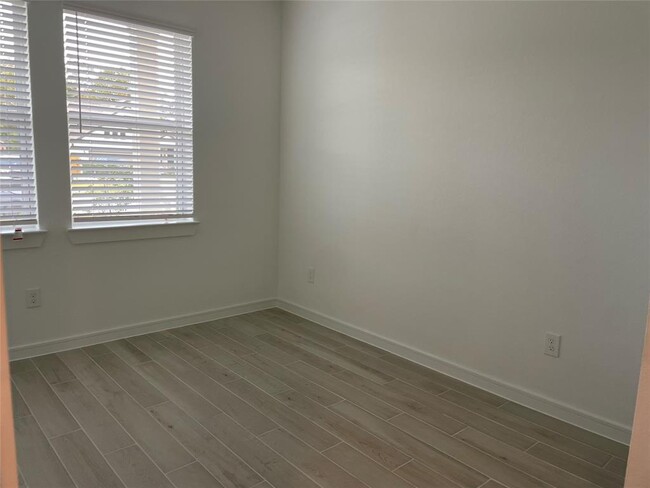 Building Photo - 311 Alder Lp